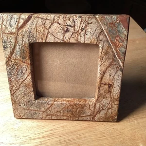 Pier 1 Imports Stein Bilderrahmen hält 3x3 Foto hellbraun braun quadratisch - Bild 1 von 5