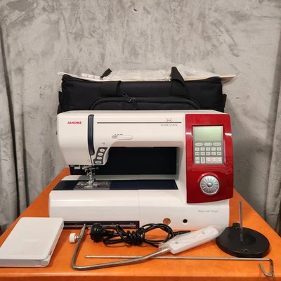 Janome Horizon Memory Craft 7700 QCP Sewing Machine + TROLLY BAG & MORE - image 1 of 4