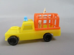 A667 Vintage 1970 VAM 1:55 Land Rover 109 Jaune + Girafe Jouet Plastique - Picture 1 of 8
