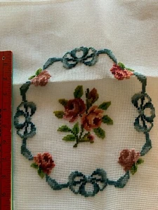 Vintage NOVA Nadelspitze teilveredelt Portugal Wolle Landhaus rosa Rosen blau  - Bild 1 von 3