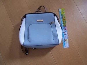 Bessie Rucksack 25 x 7 x 28 cm blau weiss beige mit Reisverschluss wie neu - Bild 1 von 4