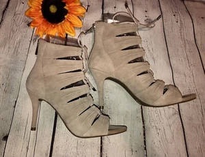 Jessica Simpson Strappy Open Toe Taupe/ Nude Suede sandal Heel Women's 6 M NWOB - Picture 1 of 7