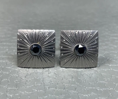 Gemelos vintage de plata de ley con patrón de rayos de sol de hematita Foto 1 de 3