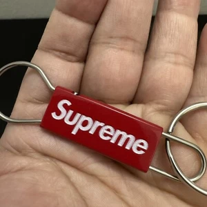 SUPREME CLIP KEYCHAIN RED - SS22 - Picture 1 of 7
