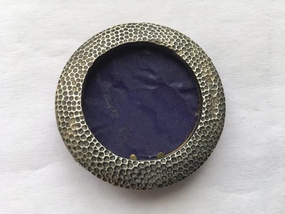 MARCO DE FOTOGRAFÍA VINTAGE PEQUEÑO MARTILLADO A MANO PLATEADO 1903 Foto 1 de 4