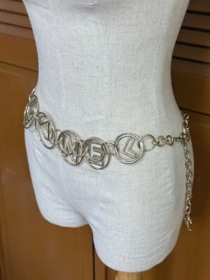 CHANEL подпись круглый логотип связанная цепочка ремень Coco подвеска B17C мульти золотая пластина - Изображение 1 из 4