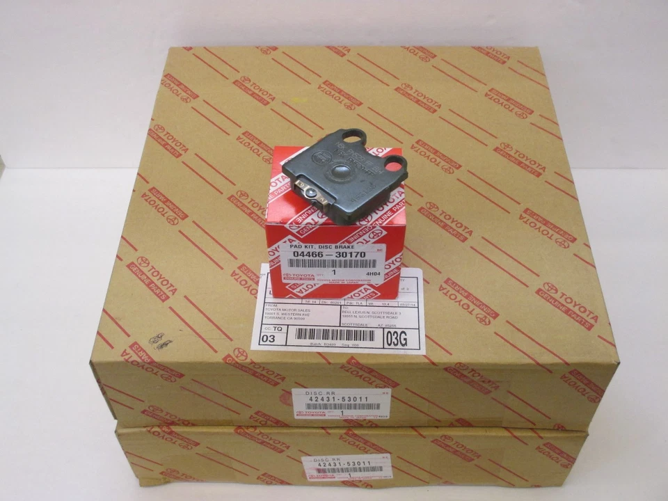 LEXUS OEM FACTORY REAR BRAKE ROTOR AND PAD SET 2002-2005 IS300 - Image 1 of 1