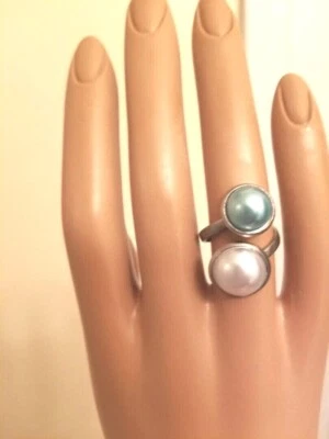 Anillo Doble Perla en Resina con Ajuste Ajustable de Acero Inoxidable Sin Deslustre Foto 1 de 4