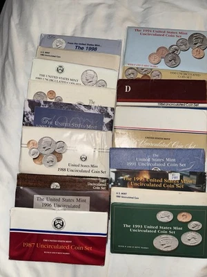 Lot Of 17 US Mint Sets 1980-1998 - Image 1 of 2