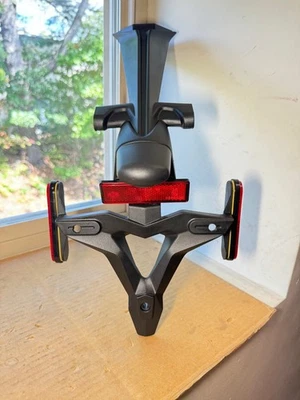 Conjunto de soporte de matrícula Triumph OEM con componentes (T2703122 + piezas) Foto 1 de 4