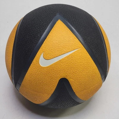 BONITA pelota de entrenamiento Nike Strength 6 lb negra y amarilla Nike Medicine 6 lb 2,72 kg Foto 1 de 4