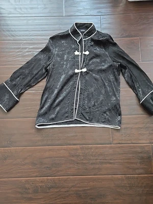 Blusa Vera Moda Blanca y Negra en XS Extra Pequeña Venta al por menor $95 Foto 1 de 4