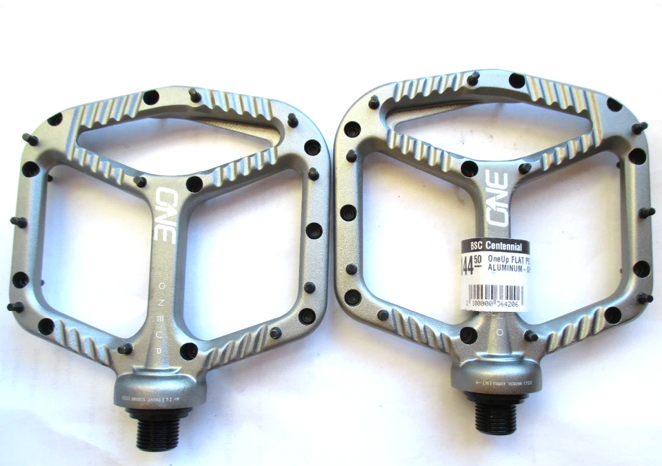 Nuovo OneUp Flat Alluminio MTB Mountain Bike / Bici / Ciclismo Pedali Set, Grigio - Immagine 1 di 1