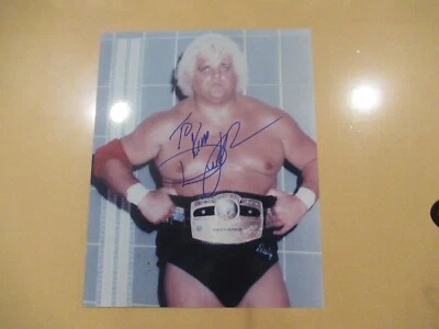 1 подписанный WWE пыльный родс 8x10 с подписью Ким один из лучших автомобилей, которые вы увидите - Изображение 1 из 3