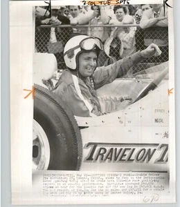 RACE CAR Driver Jim Hurtubise INDIANAPOLIS Speedway VINTAGE 1960 Press Photo - Picture 1 of 2