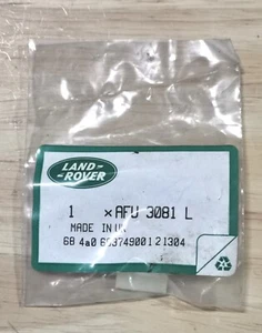 LAND ROVER DEFENDER 87-16 & DISCOVERY 1 & RR CLASSIC SELF ADHESIVE CLIP AFU3081L - Picture 1 of 4