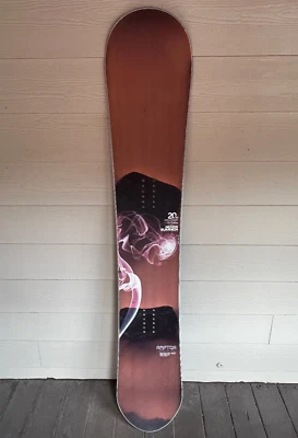 Snowboard Never Summer Raptor 20 Aniversario 169 cm. Fijaciones Burton Cartel L Foto 1 de 4