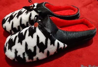 Ladies M 7/8 Womens Blk & White Fashion Print Fur Memory Foam Slippers  Avon New - Image 1 of 4
