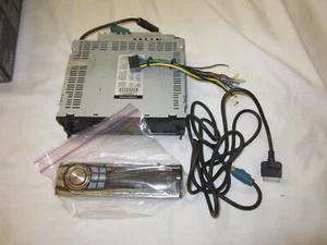 Alpine CDE-9852 Unità principale Lettore CD MP3 WMA Riproduzione Usato con Adattatore iPod - Foto 1 di 5