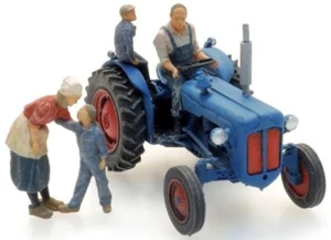 HO Artitec Farm Family #993.5870026 Hand Painted (Tractor not included) - Picture 1 of 1