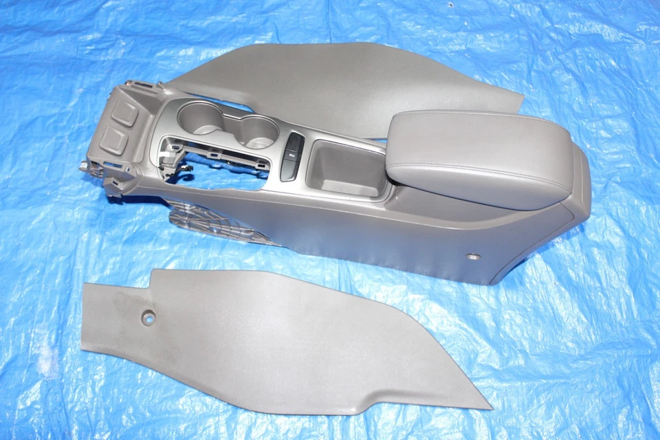 CONSOLA CENTRAL Chevy CRUZE 17-19 con reposabrazos tapa portavasos puertos de carga USB Foto 1 de 4