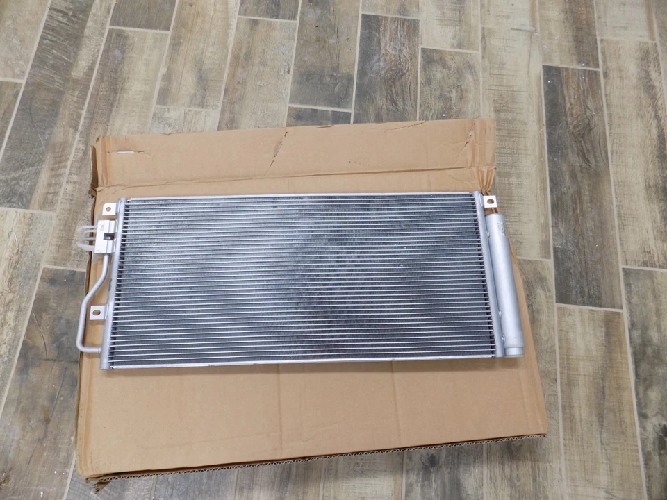 GM 42828843 2015-21 Buick Encore/ Chevy Trax A/C Condenser NOS OEM - Image 1 of 4