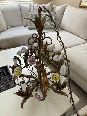 Lámpara de techo Swag vintage italiana o francesa dorada dorada Tole 5 luces años 70 Foto 1 de 4