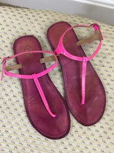 BLACK LILY ACCESSORIES neon pink leather thong sandals size 38 flats summer - Picture 1 of 8