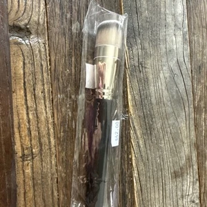 New $42 MAC 170 170s SYNTHETIC ROUNDED SLANT FOUNDATION PRIMER BUFF BRUSH - Picture 1 of 5