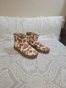 Stivali UGG classici mini mucca stampa marrone bianco donna 10 rari difficili da trovare - Foto 1 di 8