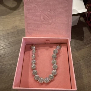 SWAROVSKI UNA ANGELIC NECKLACE - New without tags. In original box - Picture 1 of 8