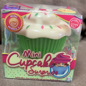 MINI CUPCAKE SURPRISE DOLL SERIES 1 GREEN/CREAM SCENTED SUPER CUTE!! - Picture 1 of 5