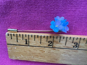 Broche sombrero prendedor Aynsley Bone China púrpura azul flor Inglaterra Forget-Me-Not Art - Imagen 1 de 3