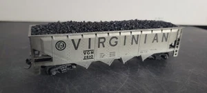 BC03 HO Scale Train Car 4 BAY HOPPER WITH COAL VGN 2610 KNUCKLERS - Picture 1 of 1