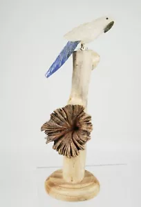 Beautiful Hand Carved Natural Gemstone Parrot Type Bird on Parasite Wooden Stand - Foto 1 di 5