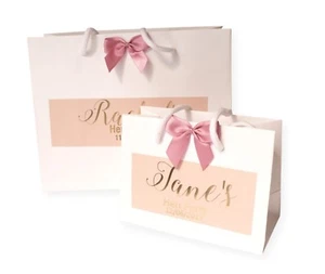 BOLSO DE REGALO PERSONALIZADO GALLINA FIESTA BLANCO ETIQUETA ROSA + ARCO LÁMINA DORADA FAVOR #018 - Imagen 1 de 1