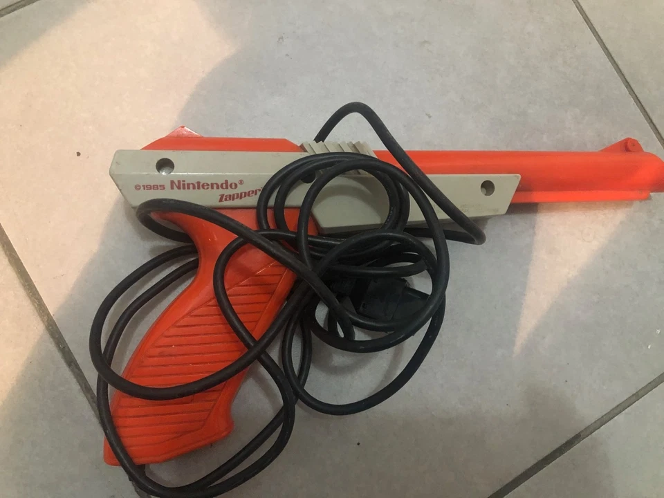 Original 1985 Nintendo NES Zapper Gun Authentic NES-005 OEM Orange JAPAN Made - Image 1 of 4