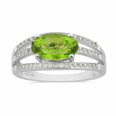 The Beautiful Green Oval cut Natural Peridot & Topaz Ring white gold over - Image 1 of 3
