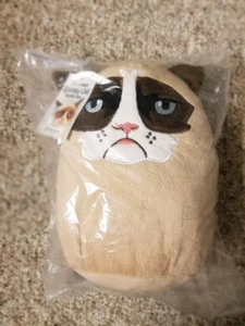 NEW OFFICIAL UltraPro Grumpy Cat Premium Plush Deck Box Holder - Picture 1 of 3