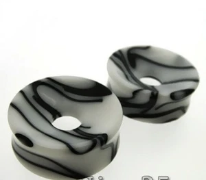 PAR DE PENDIENTES MEDIDORES TAPONES TÚNELES CÓNCAVOS ACRÍLICO MÁRMOL BLANCO 26 MM 1" PULGADAS - Imagen 1 de 1