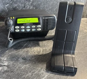 Motorola GM360 VHF Stacja stacjonarna - Radio amatorskie / rolnicze / maszynowe pierścienie - Zdjęcie 1 z 5