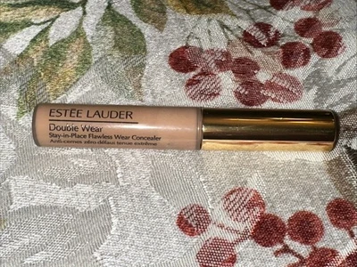 Estee Lauder Double Wear Stay-In-Place Flawless Concealer -Light Medium * 1.9ml - Image 1 of 3