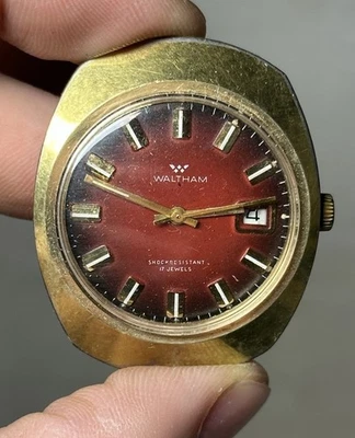 ✨RARO Vintage Mostrador Vermelho e Dourado Waltham Relógio de Pulso Mecânico Masculino Data MCM Funciona - Imagem 1 de 4