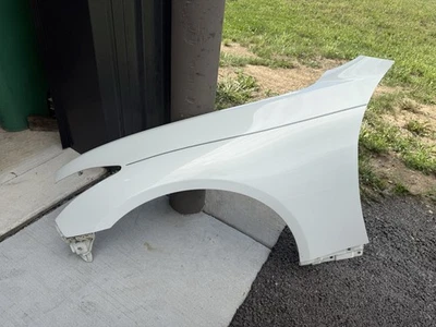 08-13 Infiniti G37 cupé - guardabarros convertible lado izquierdo - blanco - QAA Foto 1 de 4