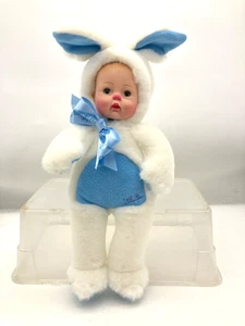 Bambola blu Madam Alexander Hug Me Bunny - Foto 1 di 6