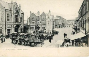 PRINTED POSTCARD OF THE MARKET SQUARE, LLANGEFNI, ANGLESEY, WALES, PEACOCK BRAND - Picture 1 of 2
