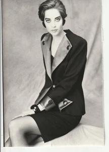 TIRAGE PHOTO Argentique Pierre Balmain 1989 Robert Cohen AGIP Défilé de mode - Picture 1 of 2