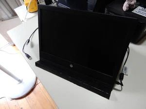 HP U160 LED LCD PORTABLE MONITOR - Picture 1 of 8