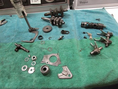 Yamaha DT100 1982 conjunto de transmisión con ejes de cambio Foto 1 de 4