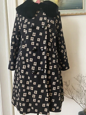 Abrigo Milly blanco y negro con patrón de flores con cuello de piel talla 4 Foto 1 de 4